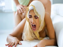 GF Babi Star del Medio Oriente deja que su novio golpee su culo virgen por detrás - Hijab Hookup